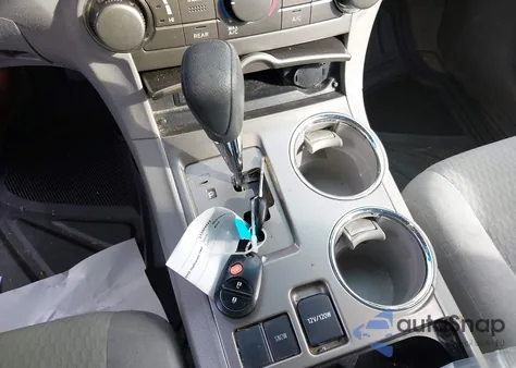 2010 Toyota Highlander Base V6 из США, поврежденный, VIN 5TDZK3EH4AS019117